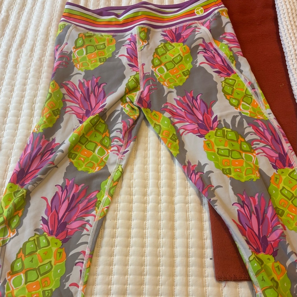 VGUC Trina Turk Cropped Pineapple Pattern Leggings Size Medium 🍍